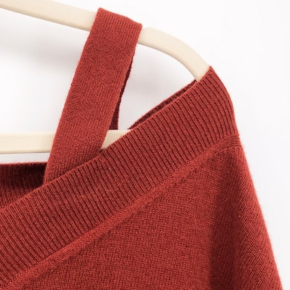 Theory Cold Shoulder 100% Cashmere Sweater Red - Picture 5 of 7
